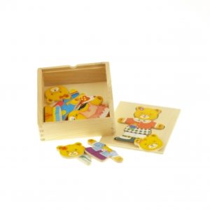 MEDVJEDICA BERTA S ODJEĆOM U KUTIJI