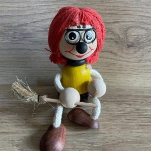FIGURA VJEŠTICE S METLOM